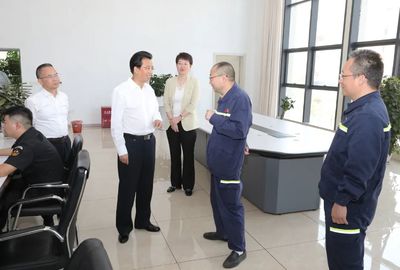 張定超在走訪慰問(wèn)專家人才時(shí)強(qiáng)調(diào) 堅(jiān)持把人才作為高質(zhì)量發(fā)展的第一資源 為幸福六盤水現(xiàn)代化建設(shè)提供智力支撐